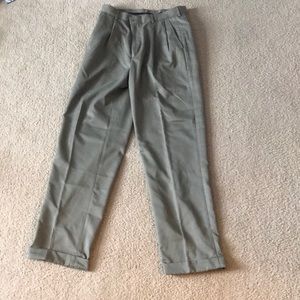 Men’s Van Heusen Dress Pants. 32x34